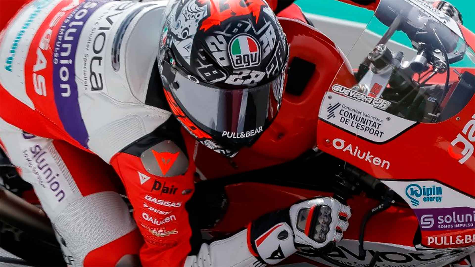 Izan Guevara sin rival en Moto3 y Acosta lidera el triplete español de Moto2