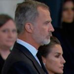 El Rey y la Reina en la capilla  ardiente de Isabel II en el Palacio de Westminster de Londres