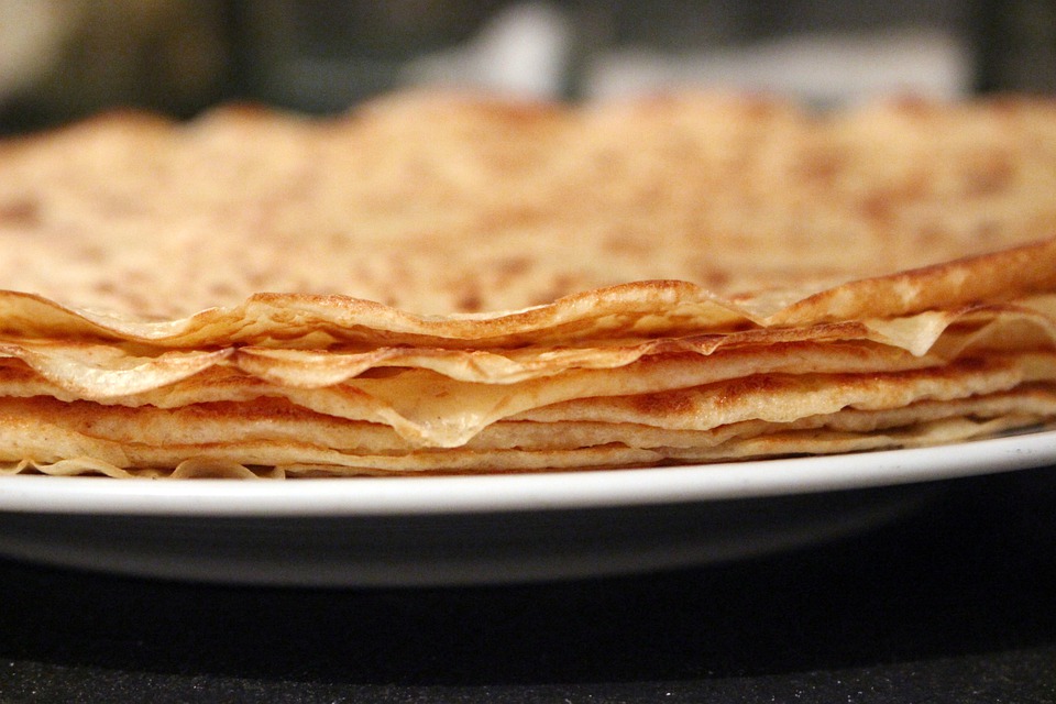 Pancakes o crepes con un relleno salado fácil de preparar