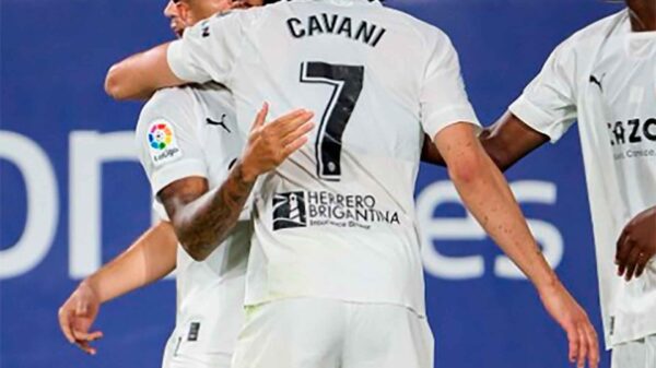 La conexión de Edinson Cavani con Kluivert en la victoria del Valencia de Gennaro Gattuso La conexión de Edinson Cavani con Kluivert en la victoria del Valencia de Gennaro Gattuso