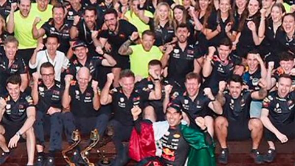 Triunfo de Checo Pérez, el maestro del pilotaje urbano en el Gran Premio de Singapur