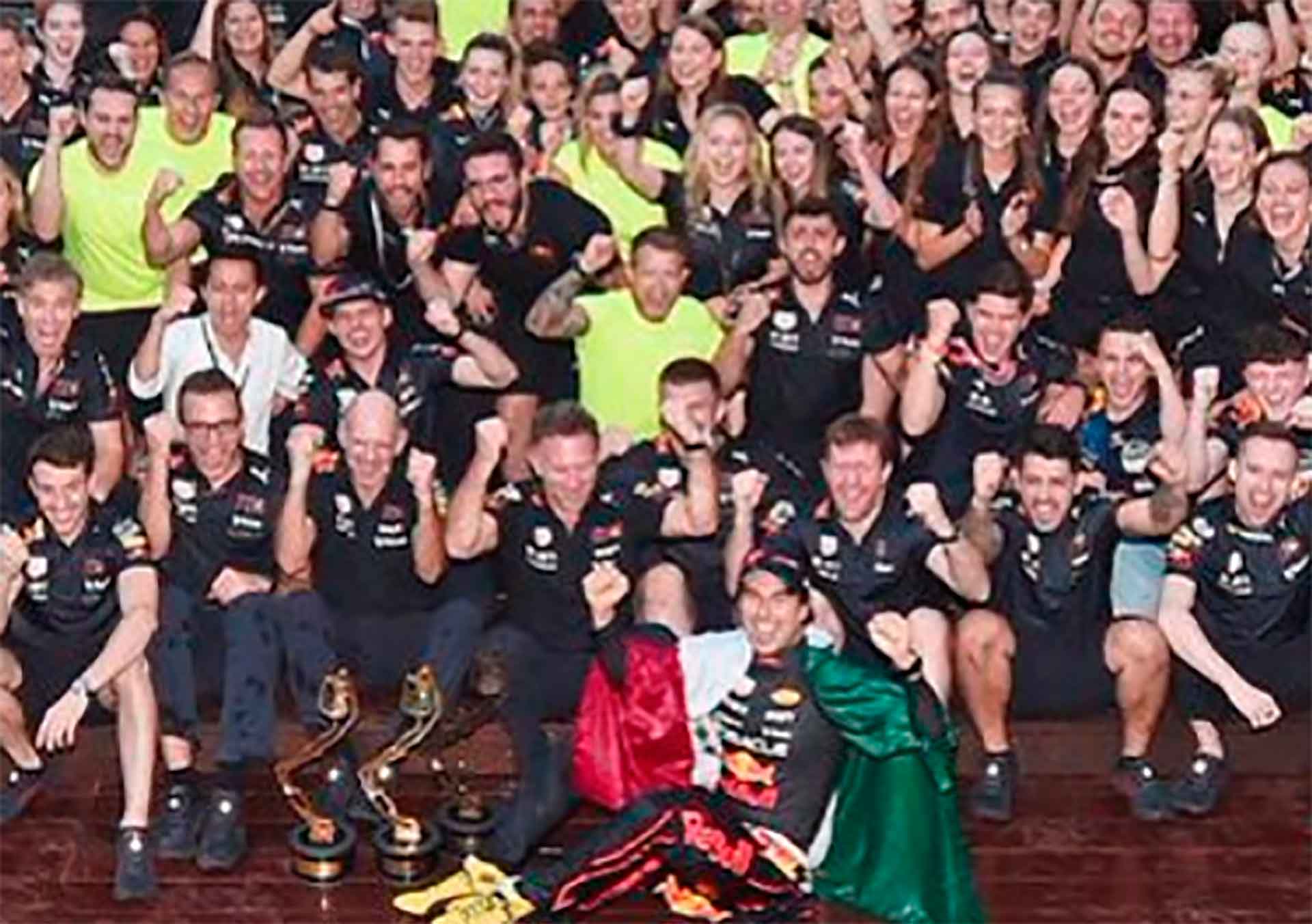 Triunfo de Checo Pérez, el maestro del pilotaje urbano en el Gran Premio de Singapur