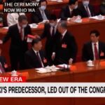 Matonismo de XI Jinping con la purga, humillación pública y escarnio de Hu Jintao