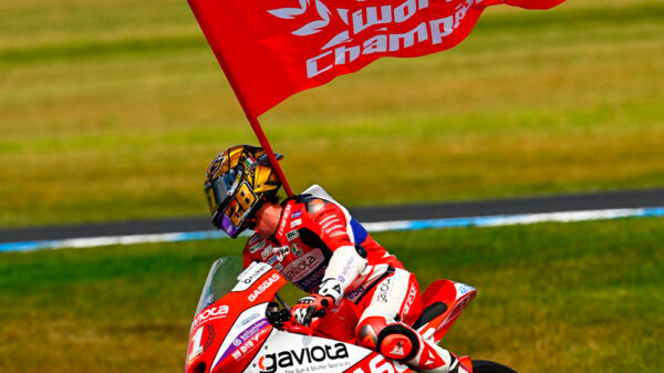 Izan Guevara se proclama Campeón del Mundo de Moto3 con solo 18 años