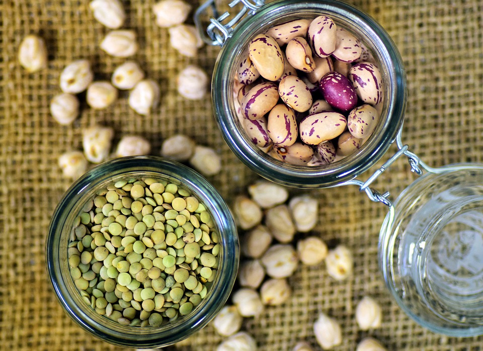 Potaje de judías blancas y garbanzos, receta tradicional española