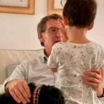 Feijóo, la emotiva despedida de su hijo Alberto antes de su  gira en América Latina