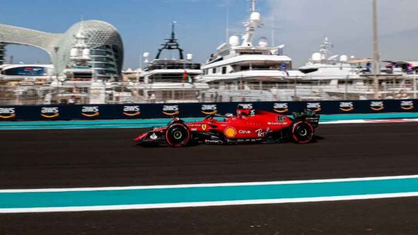 Yas Marina con Carlos Sainz dispuesto a la última gran batalla frente a Mad Max