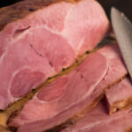 Jamón de york con sabor a mostaza y un rico “top” como aperitivo o cena