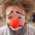 Día del Payaso, Día del Cuidador, y Día del Tsunami, Eva González y Bryan Adams