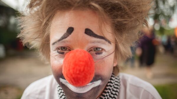 Día del Payaso, Día del Cuidador, y Día del Tsunami, Eva González y Bryan Adams