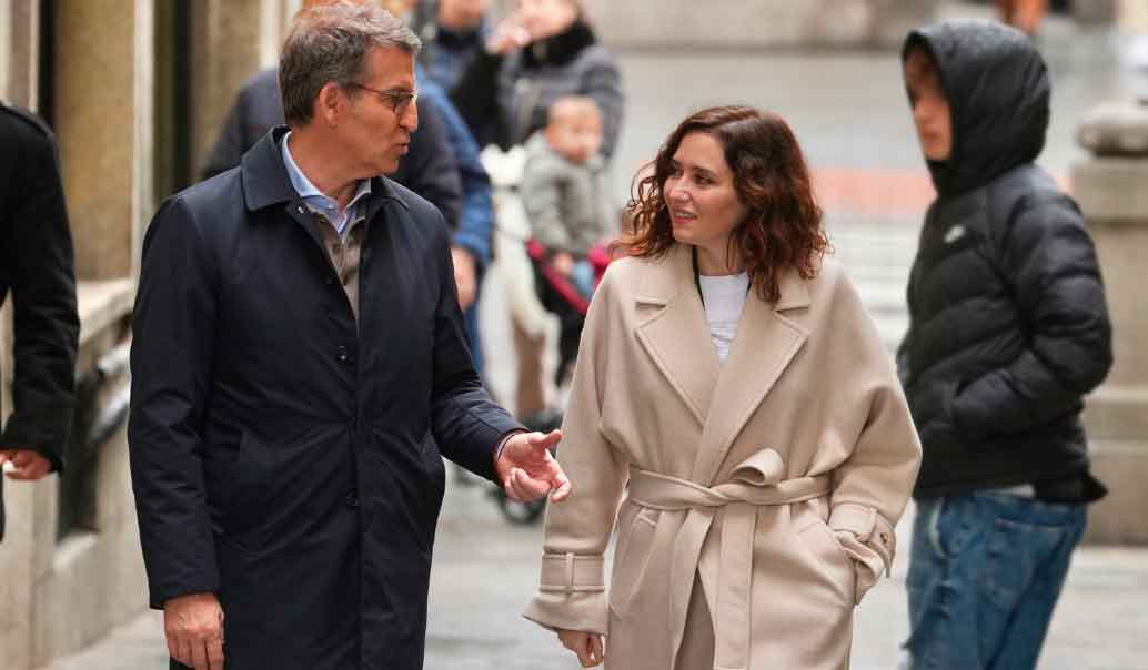 Feijóo y Ayuso, un paseo de hora y media en Madrid aclamados al grito de “presidentes” Feijóo y Ayuso, un paseo de hora y media en Madrid aclamados al grito de “presidentes”