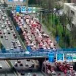 Un grupo de extrema izquierda bloqueó la M-30 en plena Operación Salida