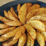 Patate arrosto, con buen aceite de oliva, acompañan carne, ave o pescado