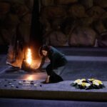 La emocionante visita de Ayuso a Yad Vashem, el Museo del Holocausto