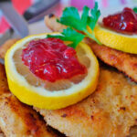Espectaculares escalopes rellenos de queso y paté, y unas gotas de limón Espectaculares escalopes rellenos de queso y paté, y unas gotas de limón