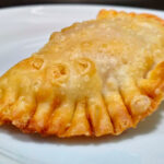 Espinacas, ajo y queso de cabra para preparar unas deliciosas empanadillas Espinacas, ajo y queso de cabra para preparar unas deliciosas empanadillas