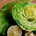 Ensalada iceberg o de col china, innovadora y de inspiración árabe Ensalada iceberg o de col china, innovadora y de inspiración árabe