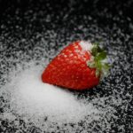 Ensalada de fresas con col china y un original aderezo de miel y limón Ensalada de fresas con col china y un original aderezo de miel y limón