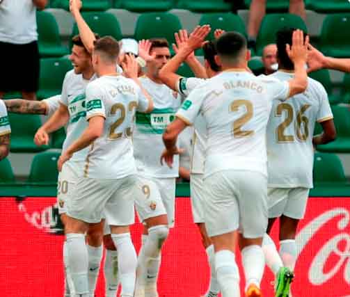 El Elche de Beccacece golea al Rayo Vallecano y retrasa su descenso El Elche de Beccacece golea al Rayo Vallecano y retrasa su descenso