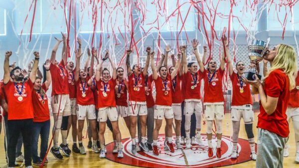 Míchel dimite por sorpresa en el Olympiacos en su momento más dulce