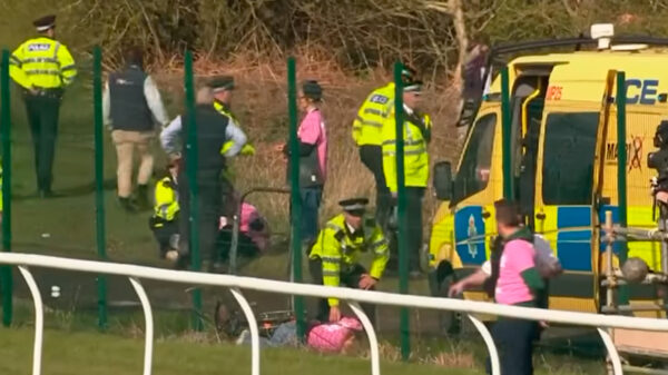 Un Grand National brutal con tres caballos muertos y 118 detenidos en protestas animalistas
