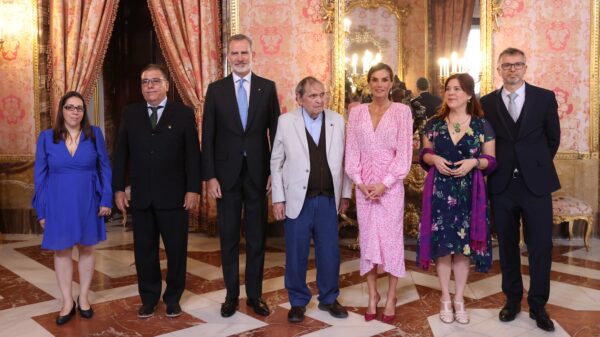 El Rey agradece al poeta Rafael Cadenas su extraordinario  servicio al español
