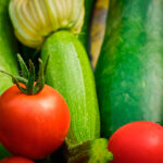 Tomates, calabacines, garbanzos y atún para una ensalada original y rica