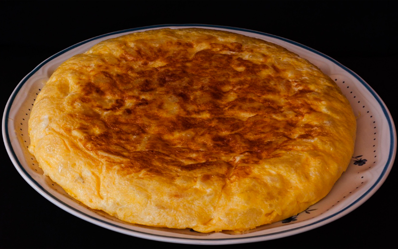 Tortilla de calabaza y bacalao, jugosa por dentro y dorada por fuera Tortilla de calabaza y bacalao, jugosa por dentro y dorada por fuera