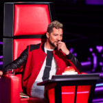 David Bisbal ocupa por fin su sillón junto a Aitana, Yatra y Rosario en La Voz Kids