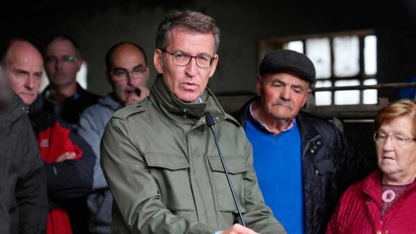Feijóo reprocha a PSOE y Podemos que tacharon de “esclavistas” a agricultores y ganaderos Feijóo reprocha a PSOE y Podemos que tacharon de “esclavistas” a agricultores y ganaderos