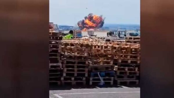 Un F-18 del Ejército del Aire se estrella en una exhibición en  Zaragoza y el piloto salva la vida