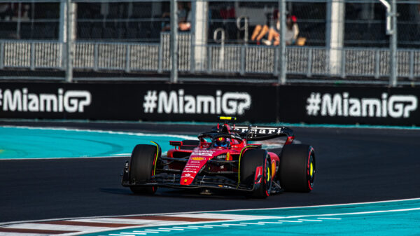 Verstappen lidera por delante de Carlos y Charles con Fernando detrás de Checo