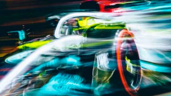 Los Mercedes dominan en los primeros libres de Miami con Sainz quinto