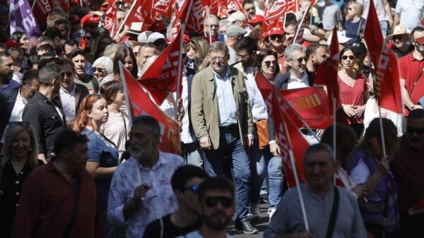 Tezanos corona a Frankenstein, Sánchez tumba a Feijóo y Ayuso en el alambre Tezanos corona a Frankenstein, Sánchez tumba a Feijóo y Ayuso en el alambre