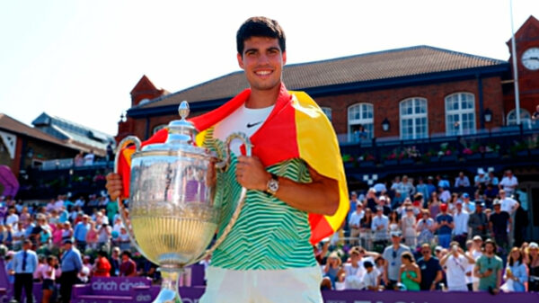 Alcaraz gana la final de Queens a De Miñaur y quita el nº 1 a Djokovic