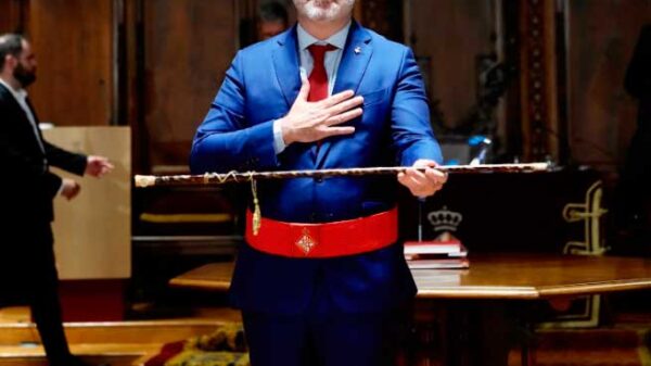 Histórico acuerdo frente al secesionismo en Barcelona con Collboni alcalde con los votos del PP