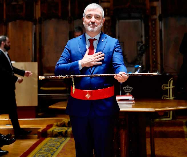Histórico acuerdo frente al secesionismo en Barcelona con Collboni alcalde con los votos del PP Histórico acuerdo frente al secesionismo en Barcelona con Collboni alcalde con los votos del PP