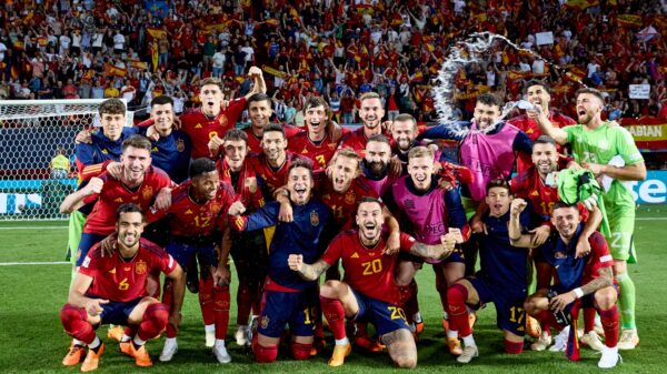 Una pizarra de 1-4-2-3-1 con Rodri de centrocampista y ataque en punta de Morata