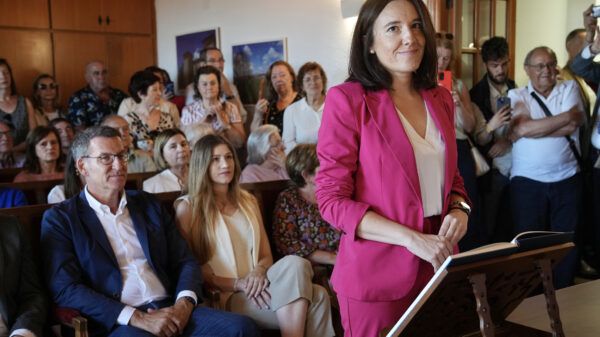 Más unión entre los españoles, respeto entre políticos y modernización y reconstrucción económica Más unión entre los españoles, respeto entre políticos y modernización y reconstrucción económica