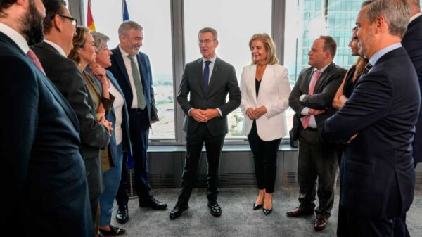 Feijóo apoya a María Guardiola y acepta un debate con Sanchez pero pide que lo aclare con Sumar Feijóo apoya a María Guardiola y acepta un debate con Sanchez pero pide que lo aclare con Sumar