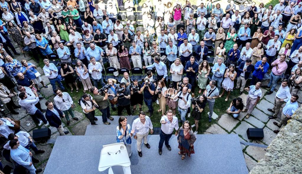 Compromiso de Feijóo para un gran pacto de apoyo a la maternidad, la infancia y la conciliación
