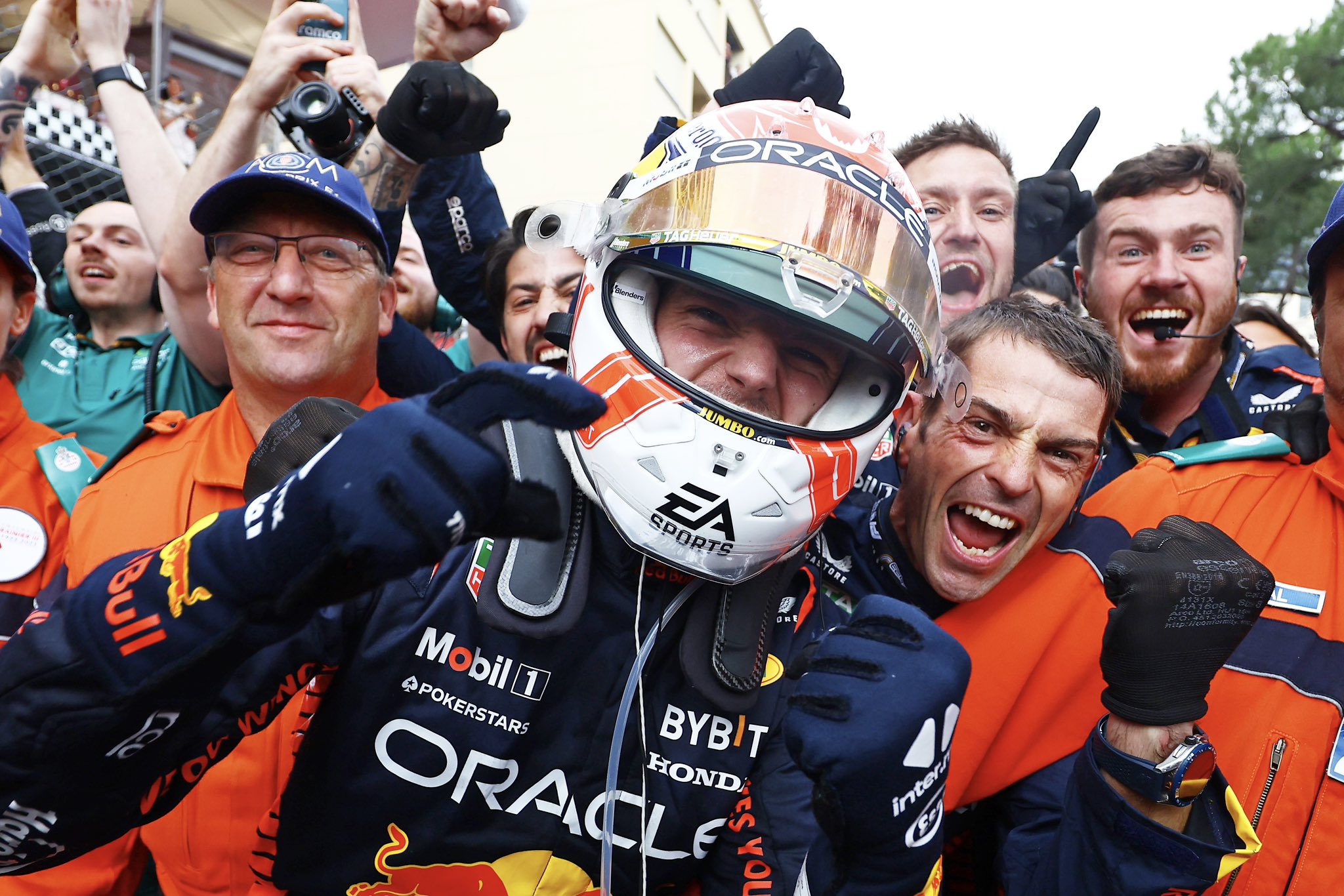 Verstappen gana y sigue imparable, y Mercedes completa el podio en Barcelona Verstappen gana y sigue imparable, y Mercedes completa el podio en Barcelona