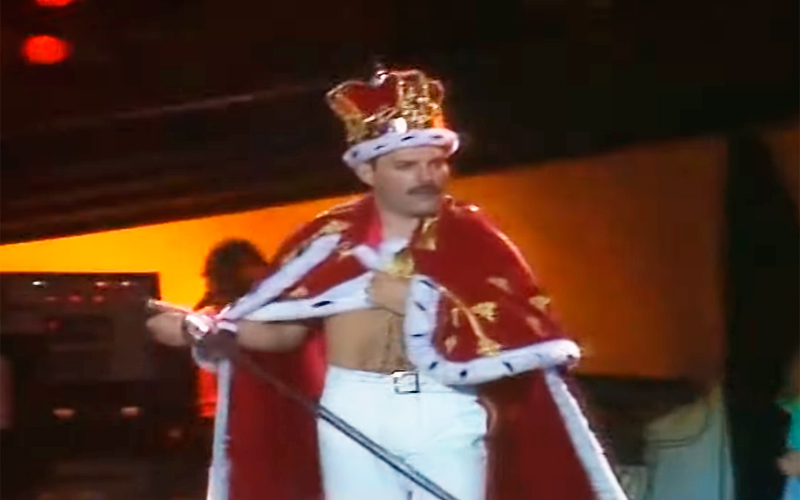 Alguien se llevará la corona de Freddie Mercury en subasta pública