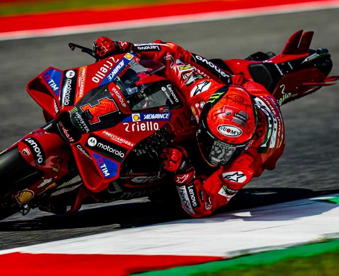Bagnaia arrasa en Mugello ante Jorge Martín en medio del desastre de los Márquez
