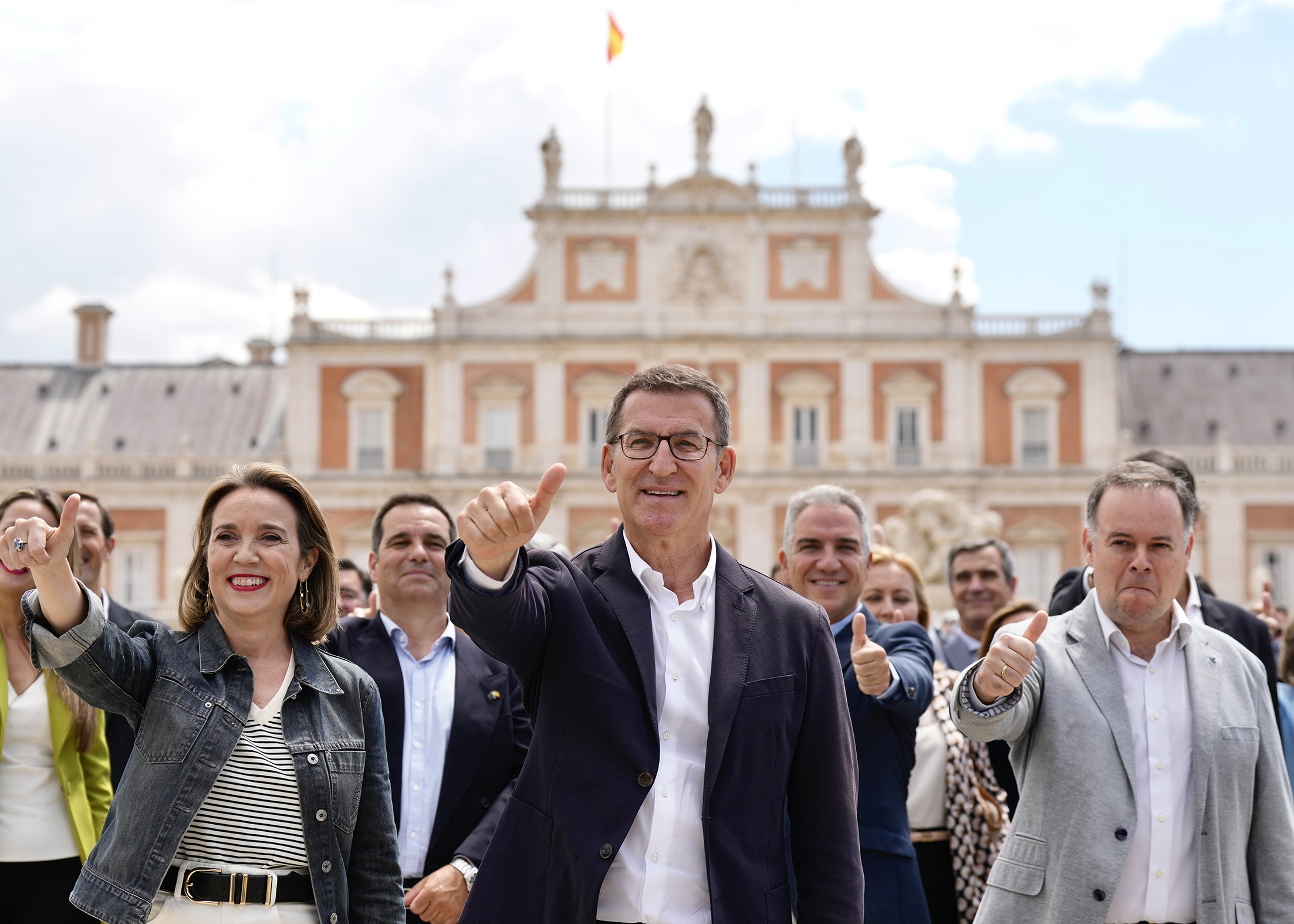 Sin cuotas, presiones o ruidos, Feijóo presentó los candidatos del cambio