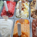 Divertido helado tutti frutti, con muchas vitaminas y que gusta a todos Divertido helado tutti frutti, con muchas vitaminas y que gusta a todos