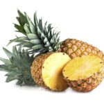 Piña y queso sobre lecho de lechuga con un aderezo espectacular Piña y queso sobre lecho de lechuga con un aderezo espectacular