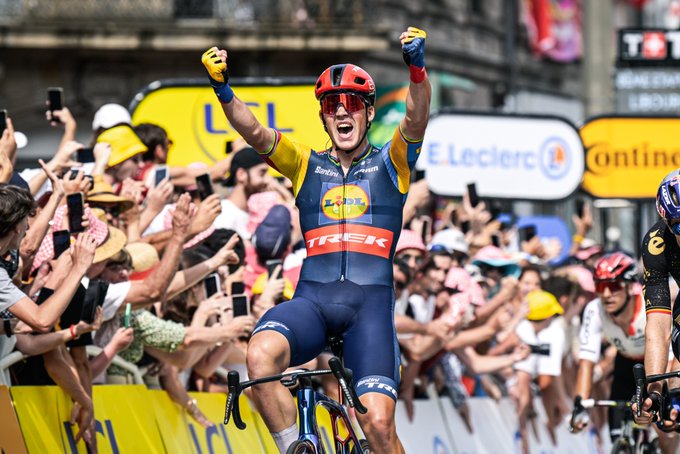 Pedersen derrota a Philipsen y Van Aert en Limoges, Vingegaard sigue de amarillo
