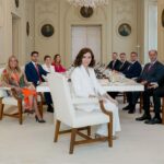 Ayuso se desmarca de Aguirre, respalda a Feijóo y denuncia el pacto de Sánchez y Puigdemont Ayuso se desmarca de Aguirre, respalda a Feijóo y denuncia el pacto de Sánchez y Puigdemont