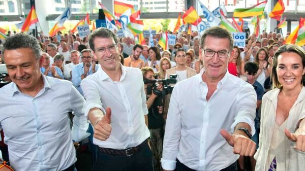 Feijóo llama desde La Rioja a todos los votantes indecisos para construir una mayoría absoluta Feijóo llama desde La Rioja a todos los votantes indecisos para construir una mayoría absoluta